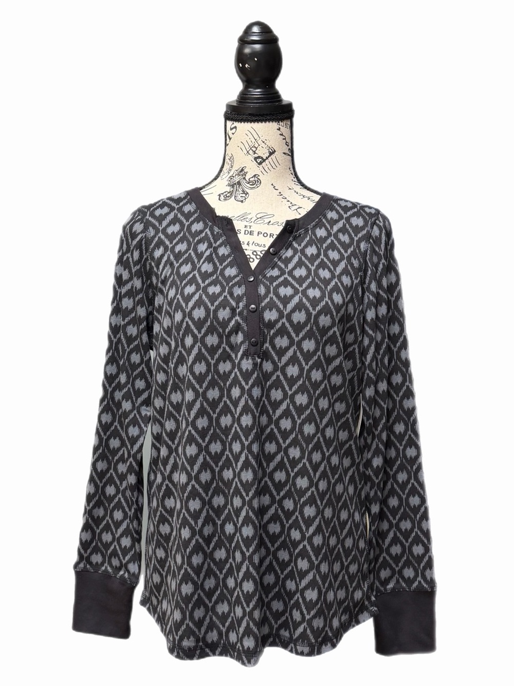 St. John's Bay Active Women Black Diamond IKAT V-Neck Henley Top PL